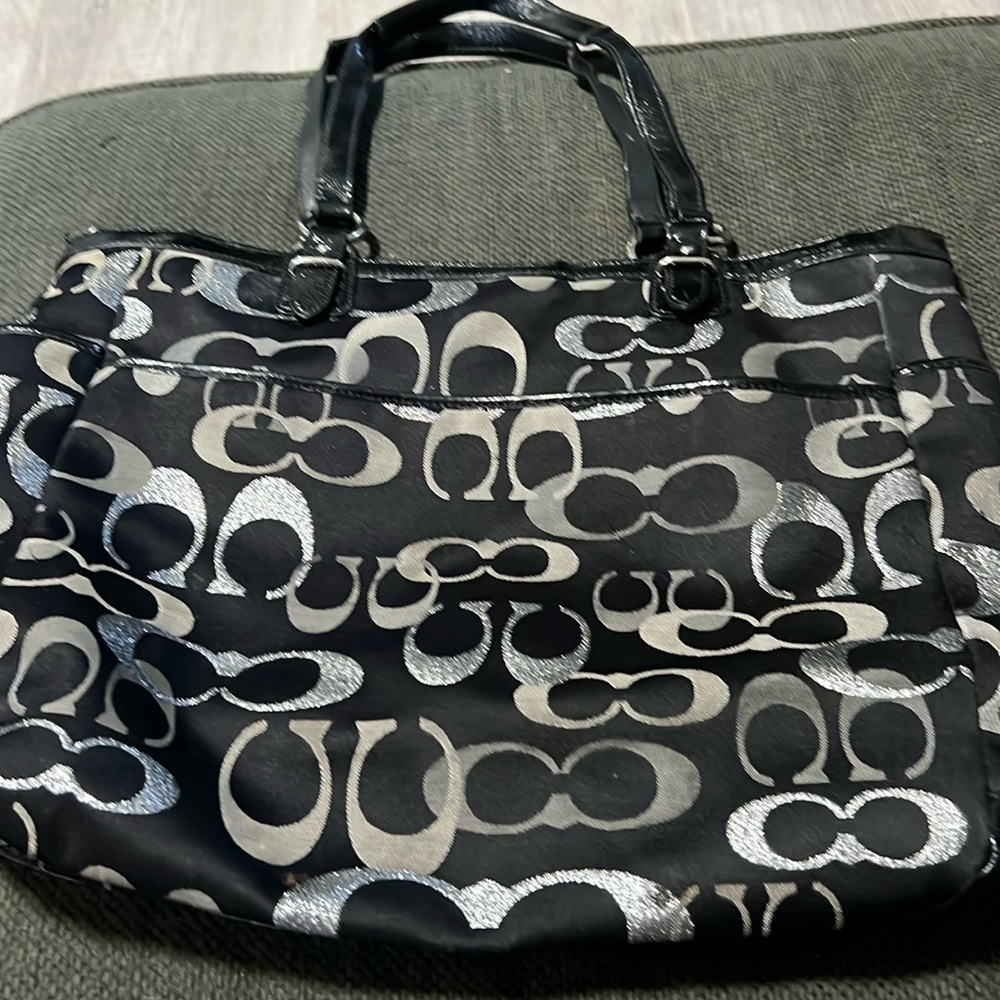 Couch shoulder bag